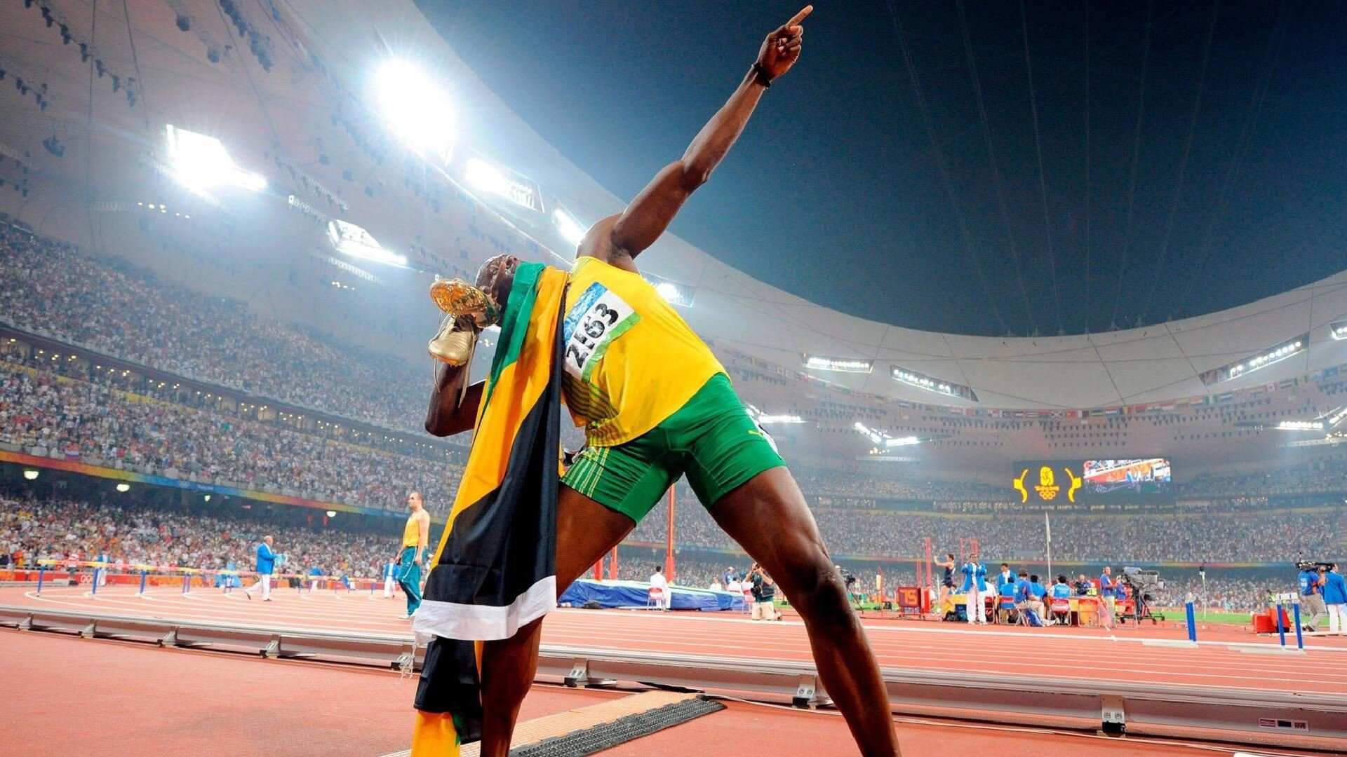 日本争冠战胜出巴黎，凯恩数据全面爆炸，亚洲足球的觉醒与欧洲王者的孤独