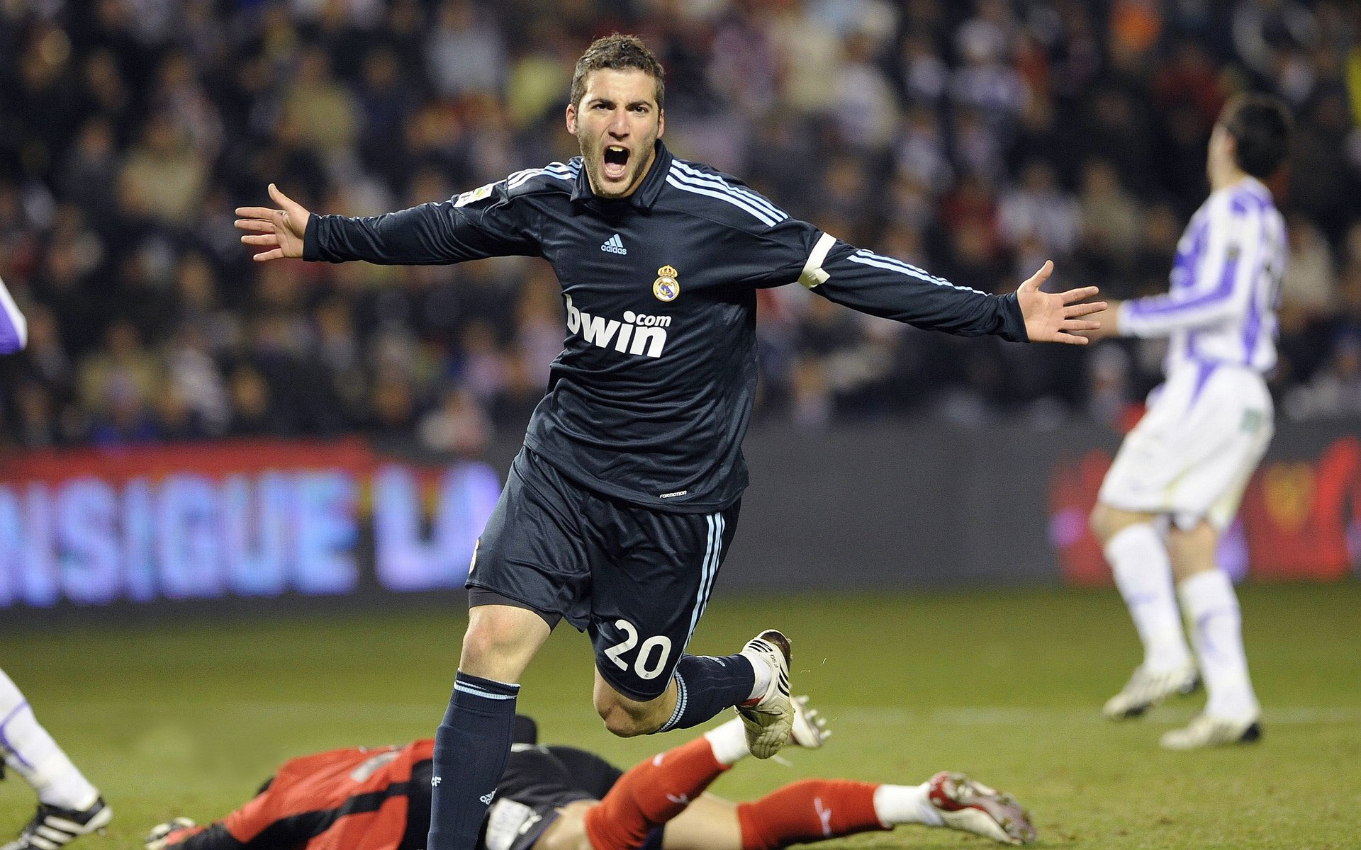 当伊布在抢七接管比赛，玻利维亚在单节拉开埃及